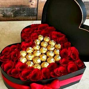 Boite de chocolats avec des roses