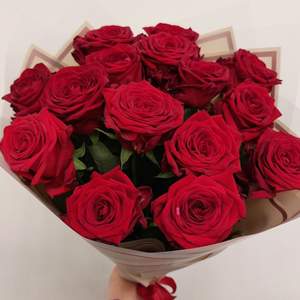 12 roses rouges avec emballage